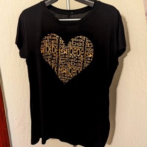 BEBE LOGO HEART GOLDEN METALLIC DETAIL TEE